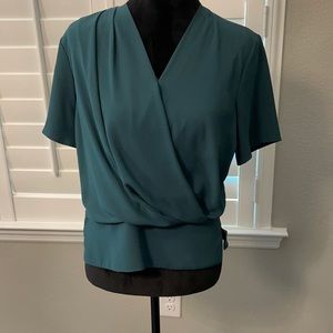 MM LaFleur Dani top emerald green small